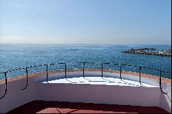 Impressive house on a cliff in Sitges with 360º panoramic views