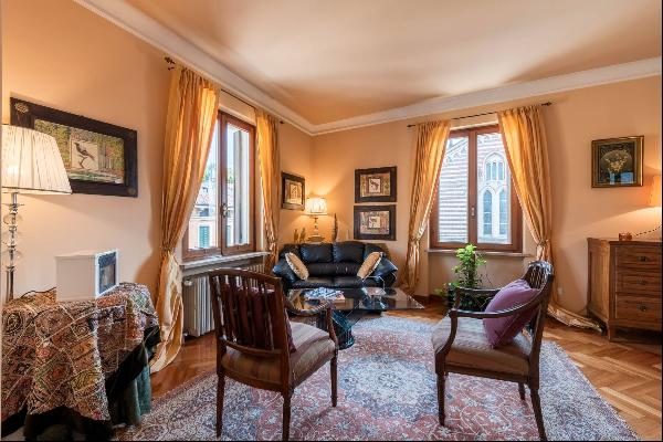 Elegant apartment in the historic center of Verona