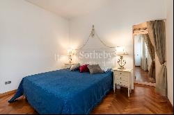 Elegant apartment in the historic center of Verona