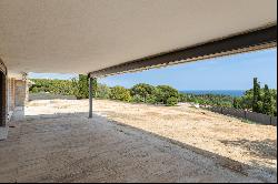 House in spectacular plot with wide sea views in Llavaneres