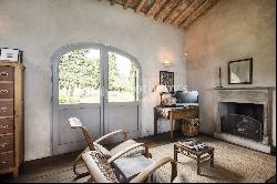 Romantic 18th-century farmhouse on the hills of Lucca