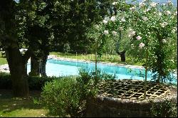 Romantic 18th-century farmhouse on the hills of Lucca