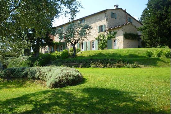 Romantic 18th-century farmhouse on the hills of Lucca