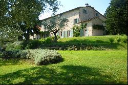 Romantic 18th-century farmhouse on the hills of Lucca