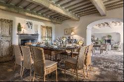 Romantic 18th-century farmhouse on the hills of Lucca