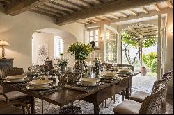 Romantic 18th-century farmhouse on the hills of Lucca