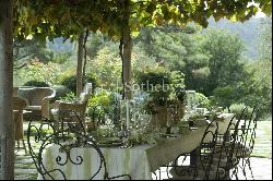 Romantic 18th-century farmhouse on the hills of Lucca