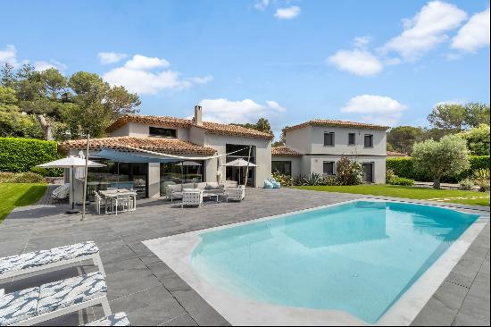 Exclusive Mougins Estate: 310sqm Villa on 2500sqm of Tranquil Land