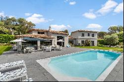 Exclusive Mougins Estate: 310m2 Villa on 2500m2 of Tranquil Land