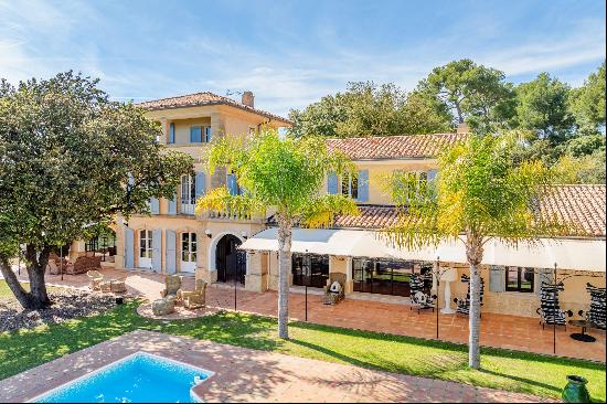 Le Castellet - Exceptional Villa with Sea View on a 2-Hectare Property