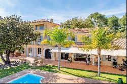 Le Castellet - Exceptional Villa with Sea View on a 2-Hectare Property