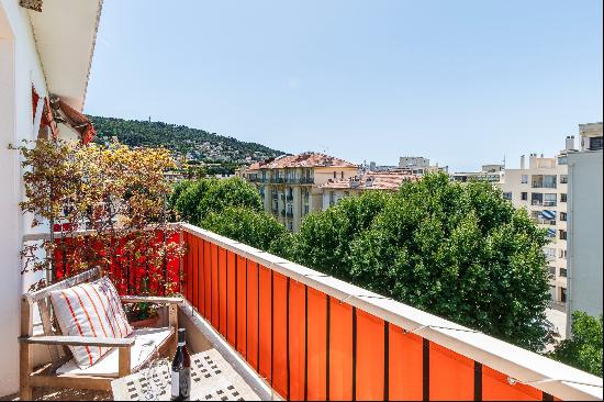 Exclusive: Sun-Drenched Corner Apartment with Terrace in the Heart of Nice