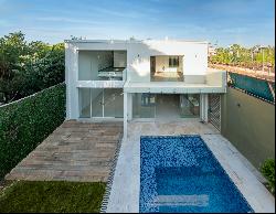 Serene two-story residence in the Salvador del Mundo neighborhood