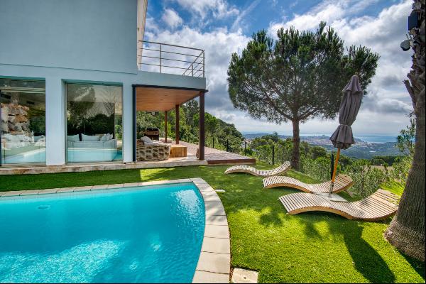 Magnificent villa with stunning sea views