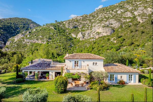 Gemenos, Saint-Jean de Garguier - Provencal Property, 4 Bedrooms and Pool