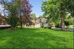 40 Cambridge Drive, Oak Brook IL 60523