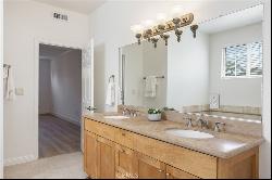 12407 Moorpark Street #103, Studio City CA 91604