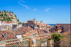 Cassis, Historic City Center - 234 sqm Building