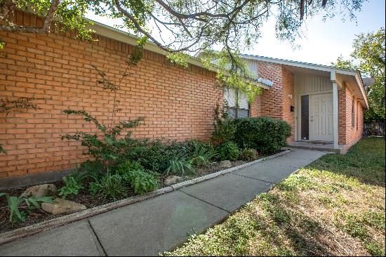 Cute clean duplex in the heart of Fort Worth