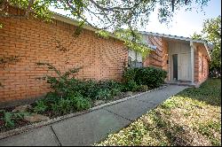 Cute clean duplex in the heart of Fort Worth