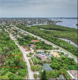 2041 Sheffield Ave, Marco Island FL 34145