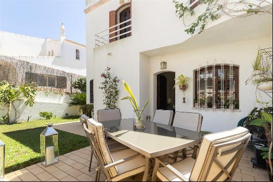 Semi-detached house, 4 bedrooms, for Sale