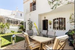 Semi-detached house, 4 bedrooms, for Sale