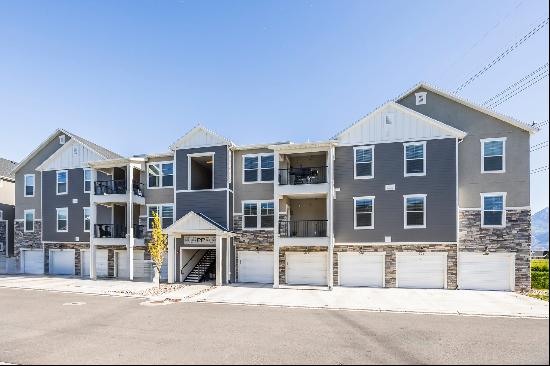 Beautiful Condo at Lakefront