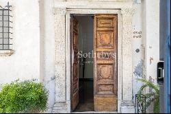 Renaissance mansion in the heart of Rome