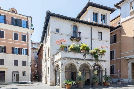 Renaissance mansion in the heart of Rome