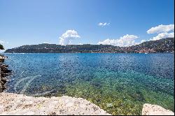 Waterfront apartment on Cap-Ferrat