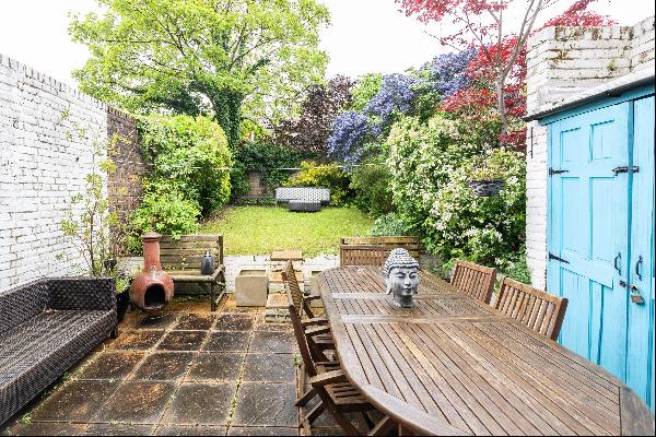 A beautiful four bedroom West Dulwich home in a sought after location.