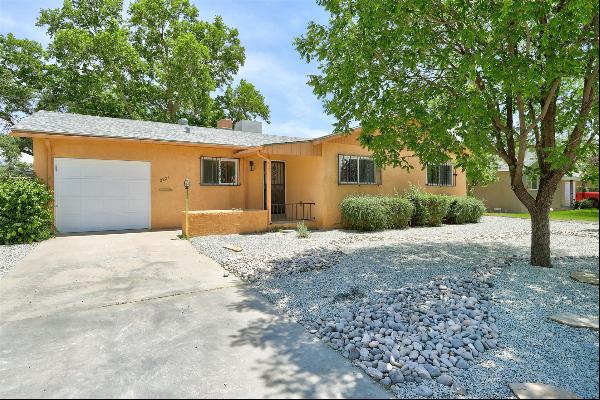 2822 Alvarado Drive NE, Albuquerque NM 87110