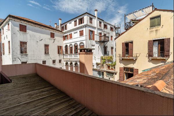 A spacious, contemporary apartment, a short distance from one of the most vibrant squares 