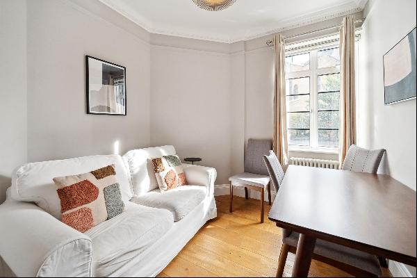 A bright two bedroom flat to rent in Marylebone W1