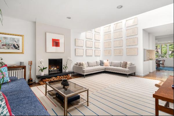 <p>Modern Townhouse Living in Cobble Hill</p><p>Nestled above the tree-lined streets of Co