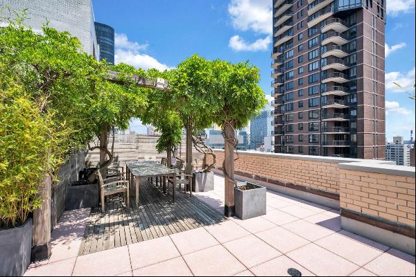 LENOX HILL CONDO! This expansive, handsome over-sized TRUE 3-bedroom condominium with a