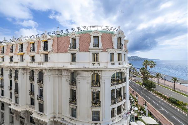 Magnificent apartment facing the sea in Cannes.