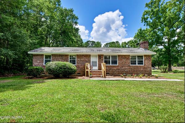 1673 Penderlea Highway, Burgaw NC 28425