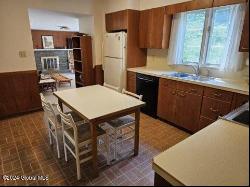 28 Country Fair Ln, Glenville NY 12302