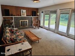 28 Country Fair Ln, Glenville NY 12302