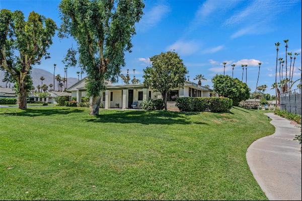 South Palm Springs Model Condo On Premium Lot