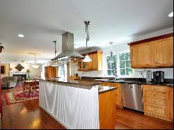METICULOUSLY MAINTAINED, BEAUTIFUL, SPACIOUS COLONIAL