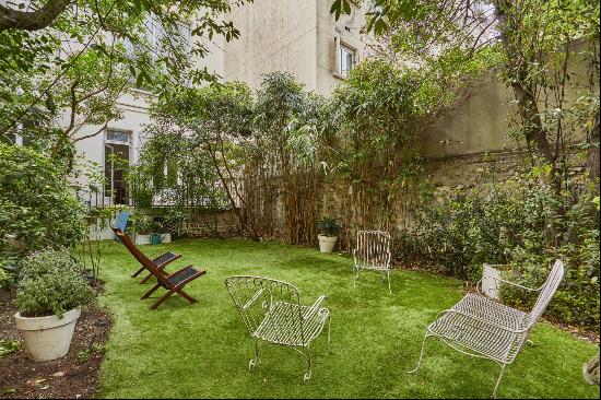 Paris 15th District - A 3-bed apartment with a garden