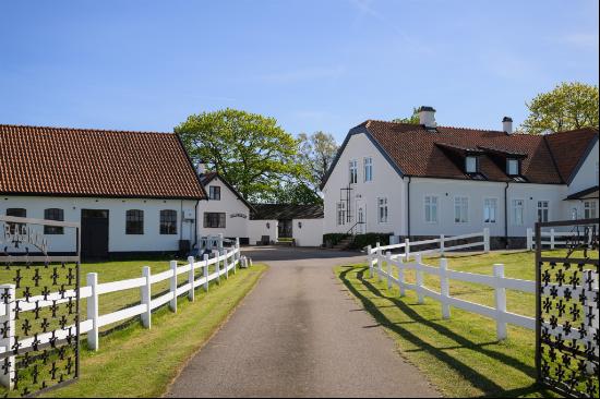 Magnificent Farm with Proximity to Central Skurup!