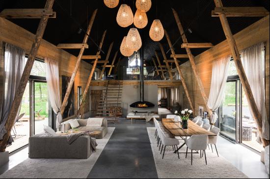 Converted barn in a scenic area into a unique modern residence, large social areas, mezza