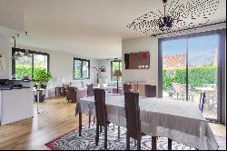 Garches, on the edge of Saint-Cloud - An ideal family home