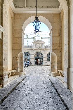 Paris 6th District – Saint-Sulpice- A superb 3-bed apartment