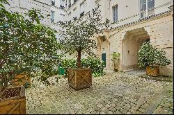 Paris 6th District - Rue Jacob, 45 m², top floor.