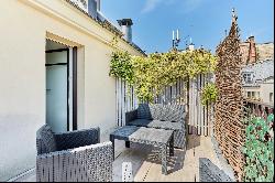 Paris 16th District - A pied a terre with a terrace